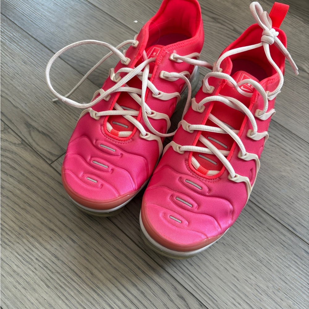 Nike Vapormax Plus "Pink Blast"